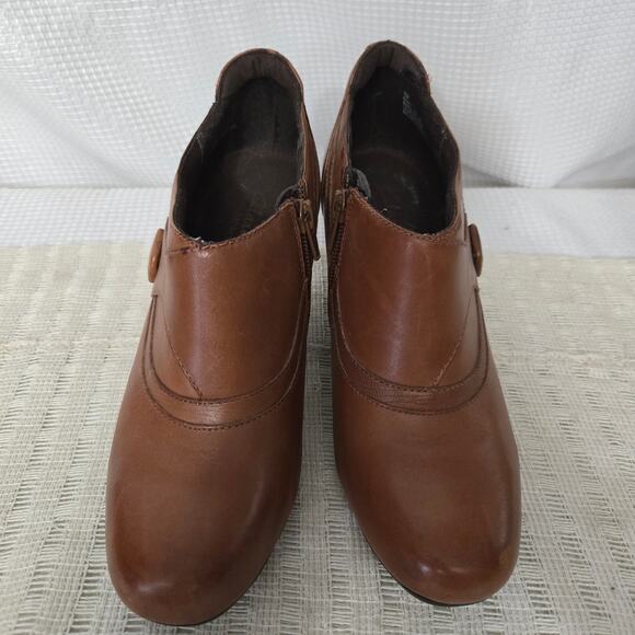 F2 Clarks Bendables Brown Leather Ankle Boots Sz 7 Cushioned Side Zip Mid Block - Picture 3 of 7